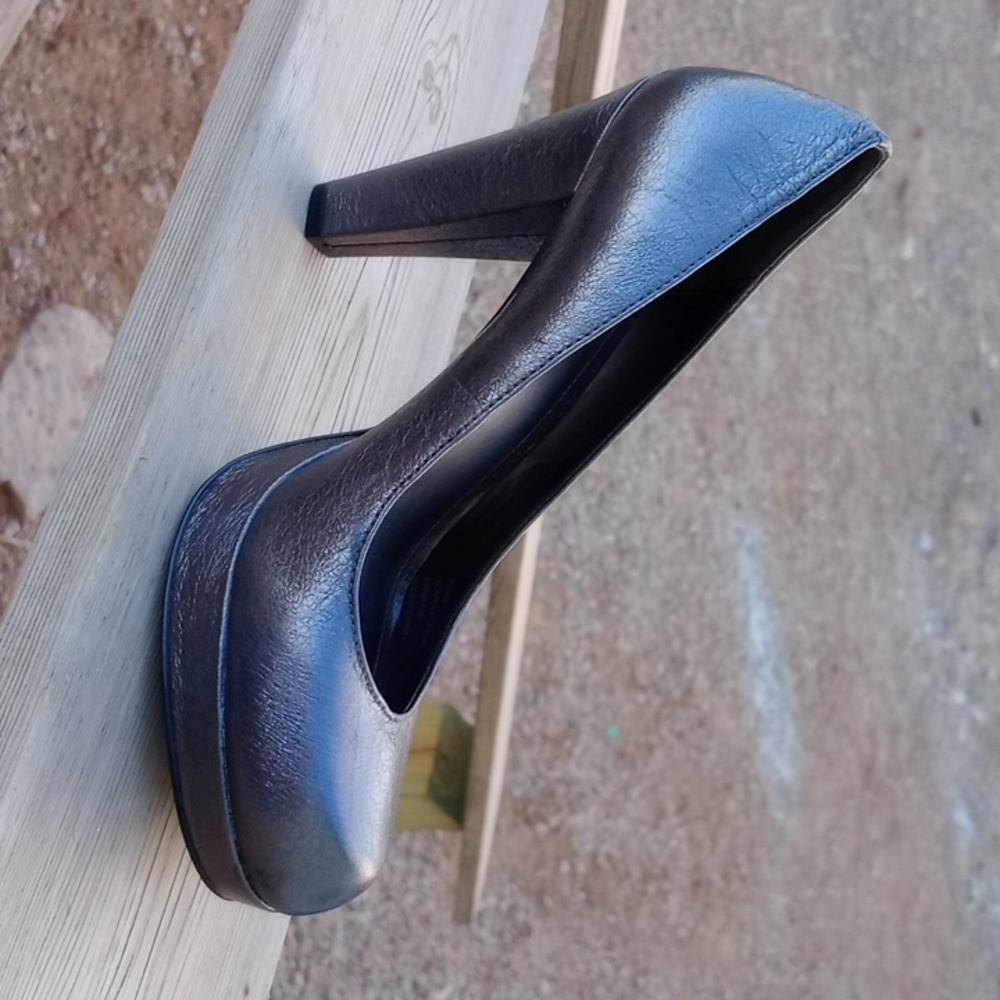 Calvin Klein Scarlet sz.‎ 8.5 Silver Metallic Heels